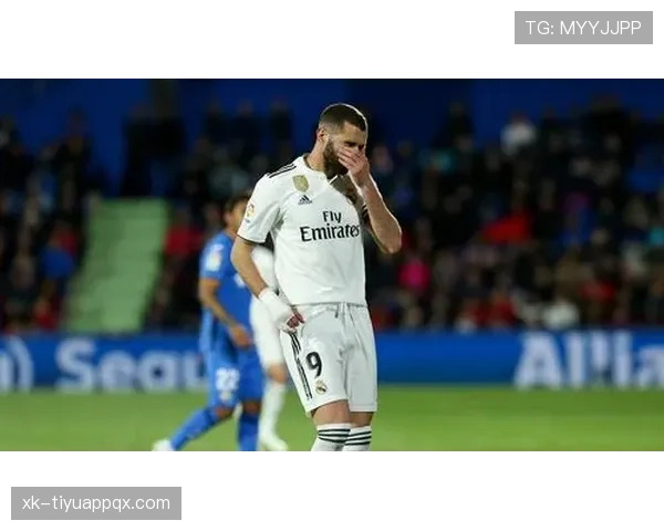 本泽马战术角色与评价争议：终结依赖与体系适配该如何看待？