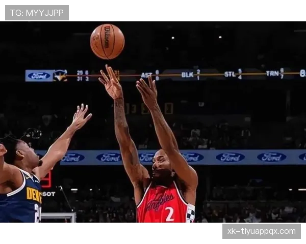 伦纳德通过顶级防守覆盖与中距离单打改变快船攻防轮转效率