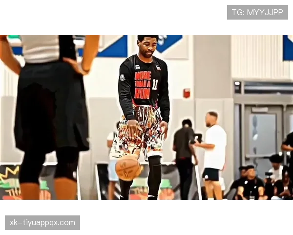 凯里·欧文突破制造多次助攻，提升球队关键时刻得分效率