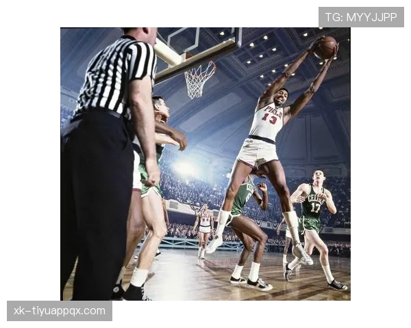 张伯伦单打拉开内线空间 鹈鹕旧体制防守崩溃