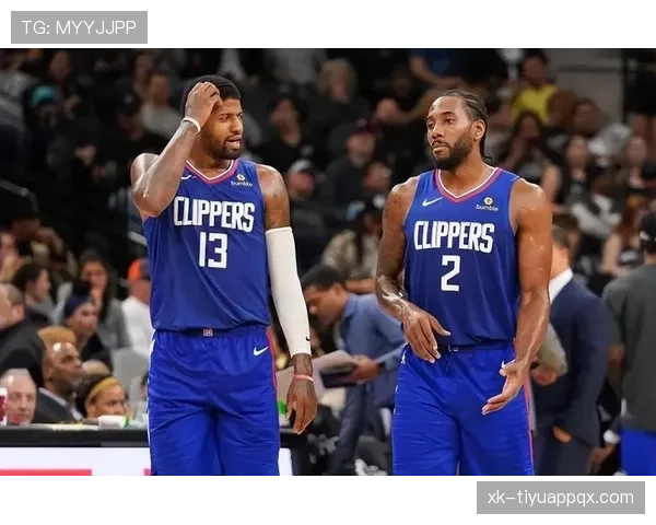 海耶斯利用挡拆制造空位，提升球队关键时刻得分效率